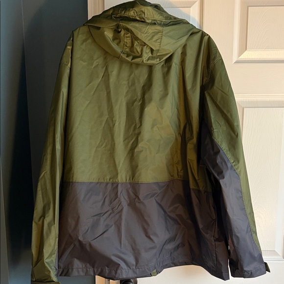 Cabela's Green and Gray Men's Rain Jacket - Picture 3 of 4